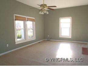 186 Callahan St - Photo 4
