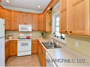 880 West Pointe Drive - Photo 4