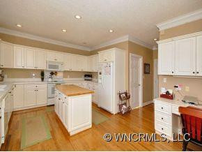 215 GREEN MEADOWS LANE - Photo 11