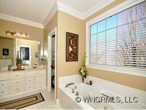 215 GREEN MEADOWS LANE - Photo 14