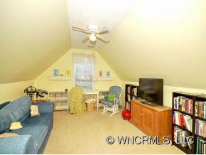 215 GREEN MEADOWS LANE - Photo 16