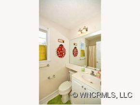 215 GREEN MEADOWS LANE - Photo 17