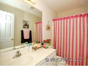 215 GREEN MEADOWS LANE - Photo 18