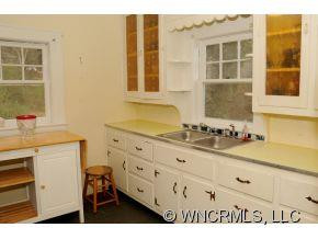 650 East - Photo 8