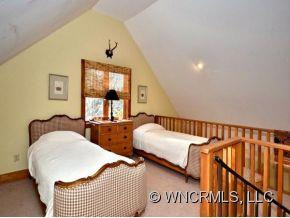 168 MACON AVENUE - Photo 9
