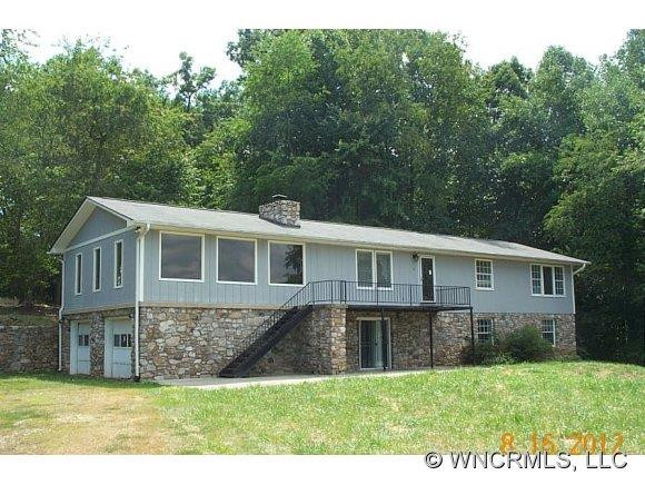 16 Meadowbrook Dr