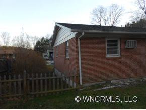 242 Saint Johns St - Photo 10
