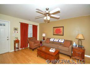 122 Torrington - Photo 2