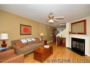 122 Torrington - Photo 3