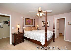 122 Torrington - Photo 6