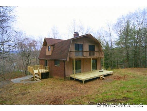3276 Howard Gap Road