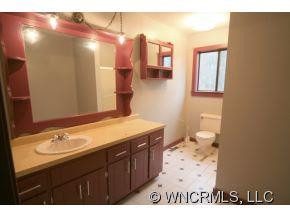 3276 Howard Gap Road - Photo 15