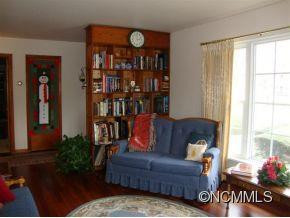 433 Hillcrest Circle - Photo 5