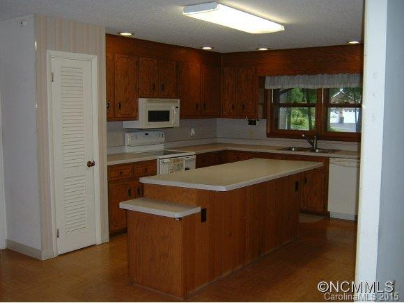 228 Raintree Drive - Photo 3