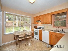 146 SURRY LANE - Photo 2