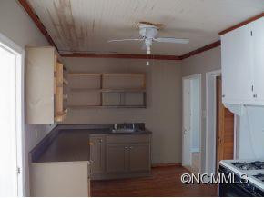 1 Beverly Rd - Photo 2