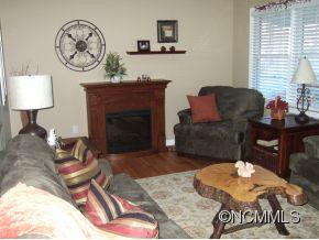 318 Oak Park Drive - Photo 2