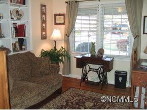 318 Oak Park Drive - Photo 9