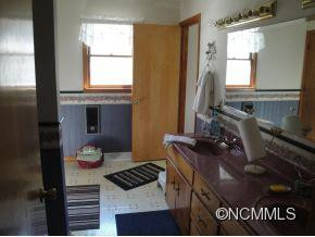 309 Poteat - Photo 11