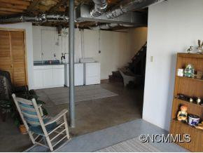 309 Poteat - Photo 14