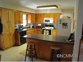 309 Poteat - Photo 5