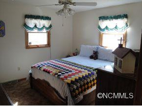 309 Poteat - Photo 8