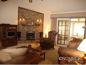 132 MOUNTAIN VALLEY DRIVE - Photo 3