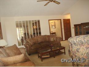 132 MOUNTAIN VALLEY DRIVE - Photo 5