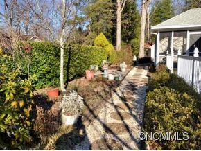 4 WENTWORTH COURT - Photo 2