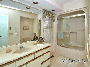 4 WENTWORTH COURT - Photo 13