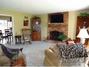 110 W. WHITE OAK STREET - Photo 2