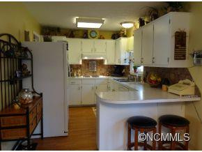 110 W. WHITE OAK STREET - Photo 4