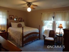 110 W. WHITE OAK STREET - Photo 6