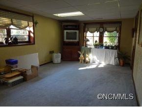 110 W. WHITE OAK STREET - Photo 9