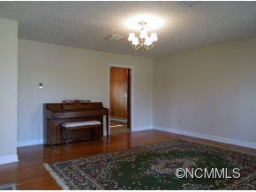 385 Eastview Dr. - Photo 3