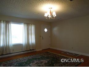385 Eastview Dr. - Photo 4