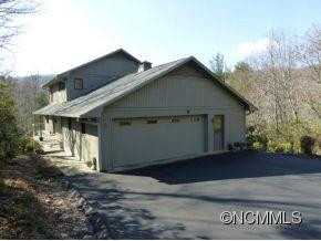 8 RED OAK DRIVE