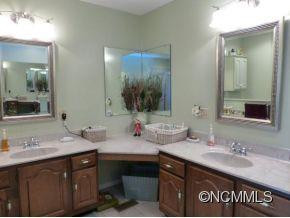 8 RED OAK DRIVE - Photo 16