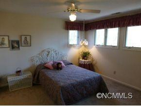 8 RED OAK DRIVE - Photo 17