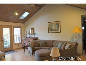 364 Donna Ln - Photo 2