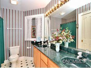 30 Tiverton Lane - Photo 18