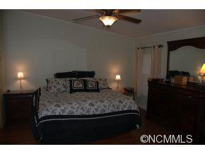 221 ROLLING OAKS DR - Photo 11