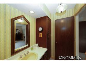 88 Laurelwood Circle W. Unit 11 - Photo 18