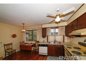 88 Laurelwood Circle W. Unit 11 - Photo 9