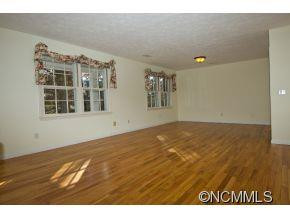 1100 GLENHEATH DRIVE - Photo 2