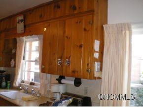 403 Maple Street - Photo 4
