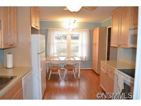 24 Camelot Dr - Photo 2