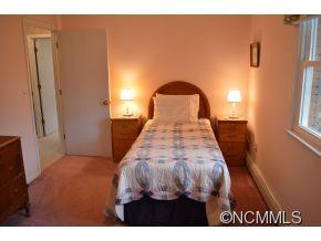24 Camelot Dr - Photo 17