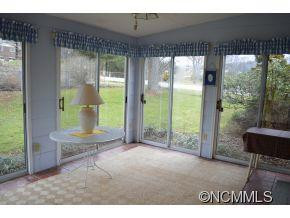 24 Camelot Dr - Photo 8