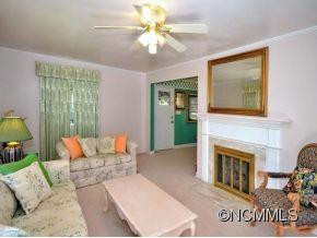 2022 EVERGREEN DRIVE - Photo 2